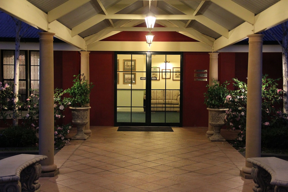 THE LAWSON MOTOR INN 23/31