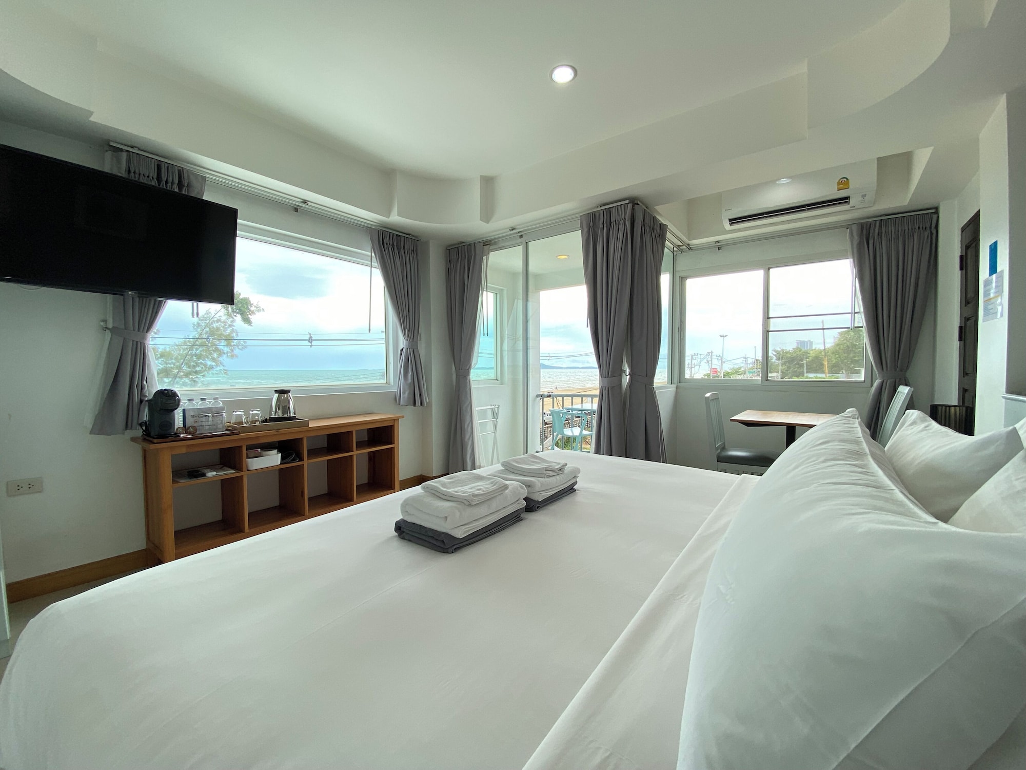 DELUXE, SEA VIEW, BALCONY