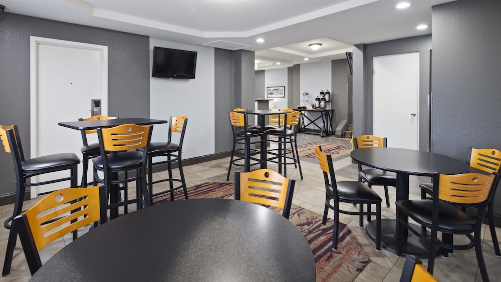 Best Western The Inn At Rochester Airport 28/37