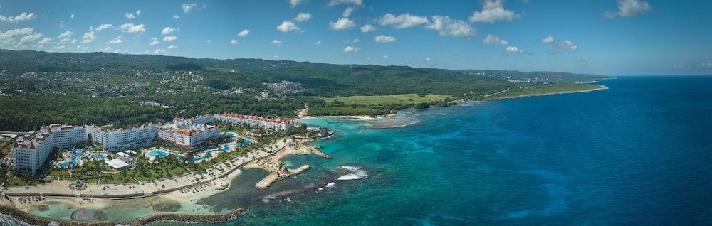 Bahia Principe Escape Runaway Bay 66/70
