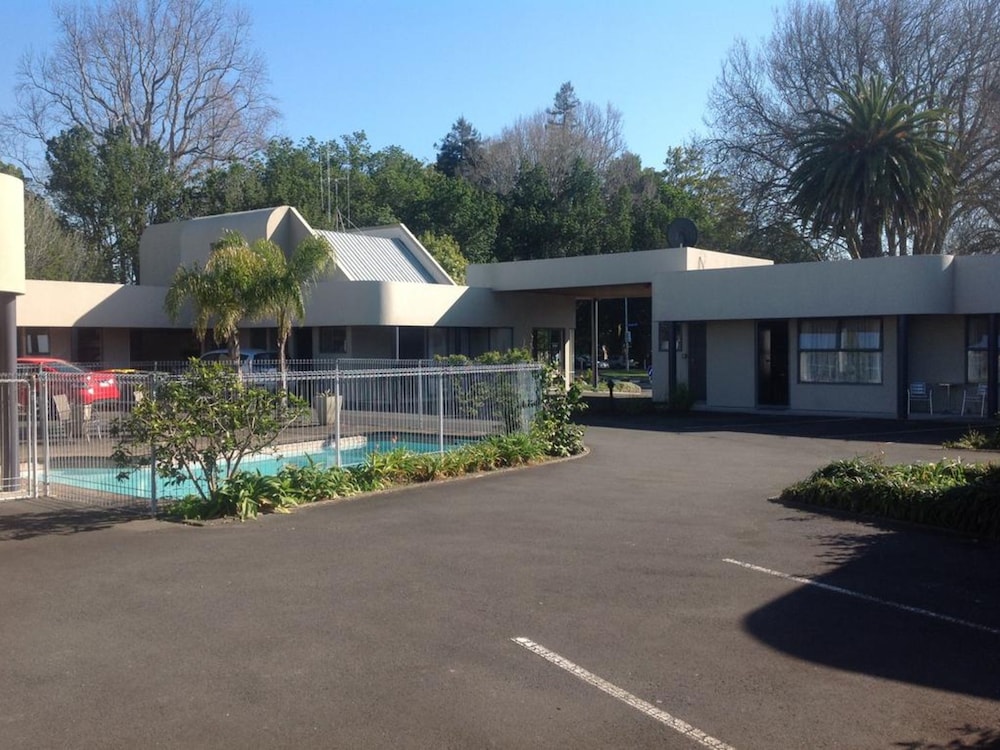 DURHAM MOTOR INN 3/29