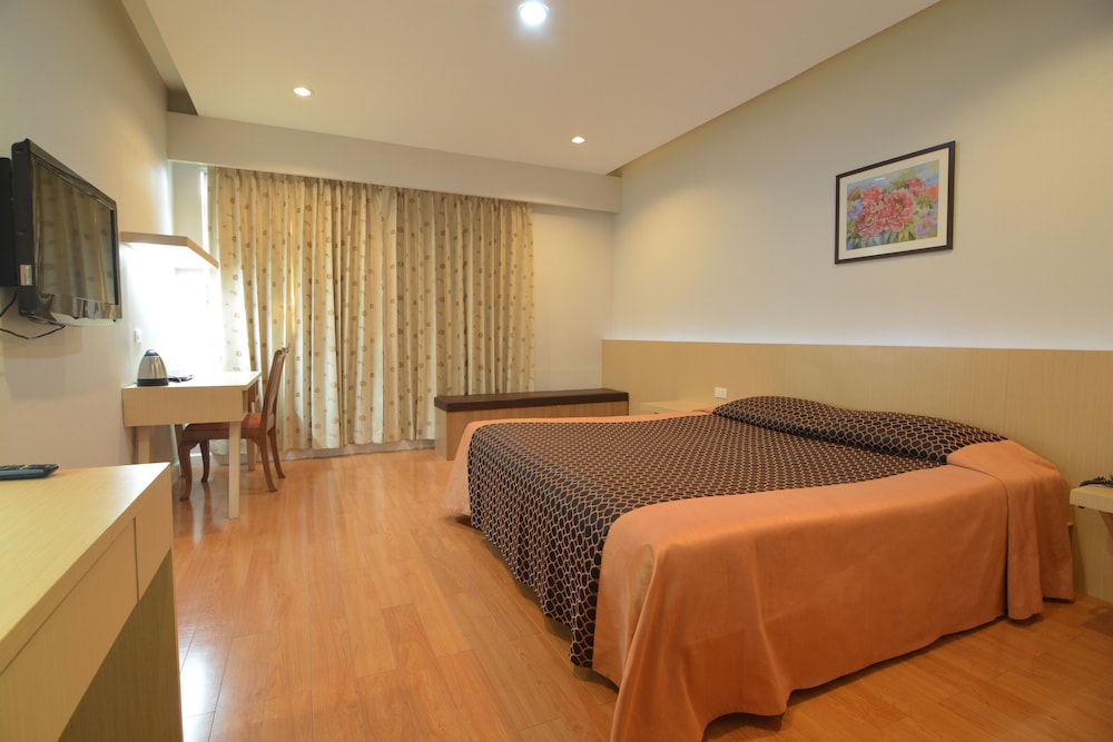 Charoen Hotel 19/71