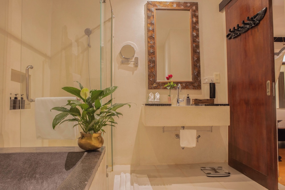 La Rose Suites 10/50