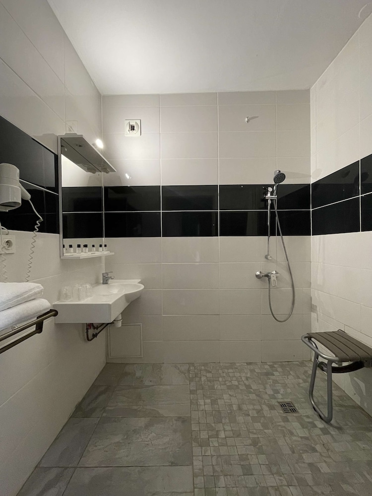 Kyriad Direct Dijon Nord - Zenith - Toison D'Or 36/36