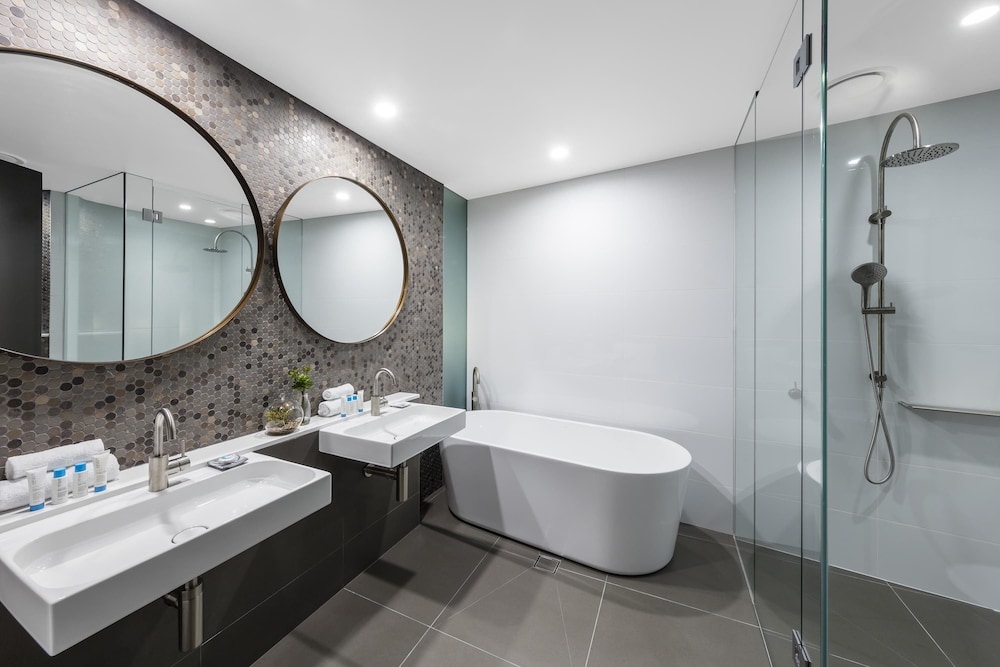 Vibe Hotel Canberra Airport 10/63