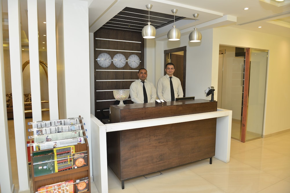 البرج الأول للشقق الفندقية(The First Tower Hotel Apartment) 6/29