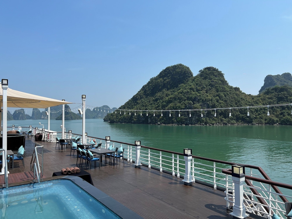 Paradise Grand Cruise – Lan Ha Bay 58/65