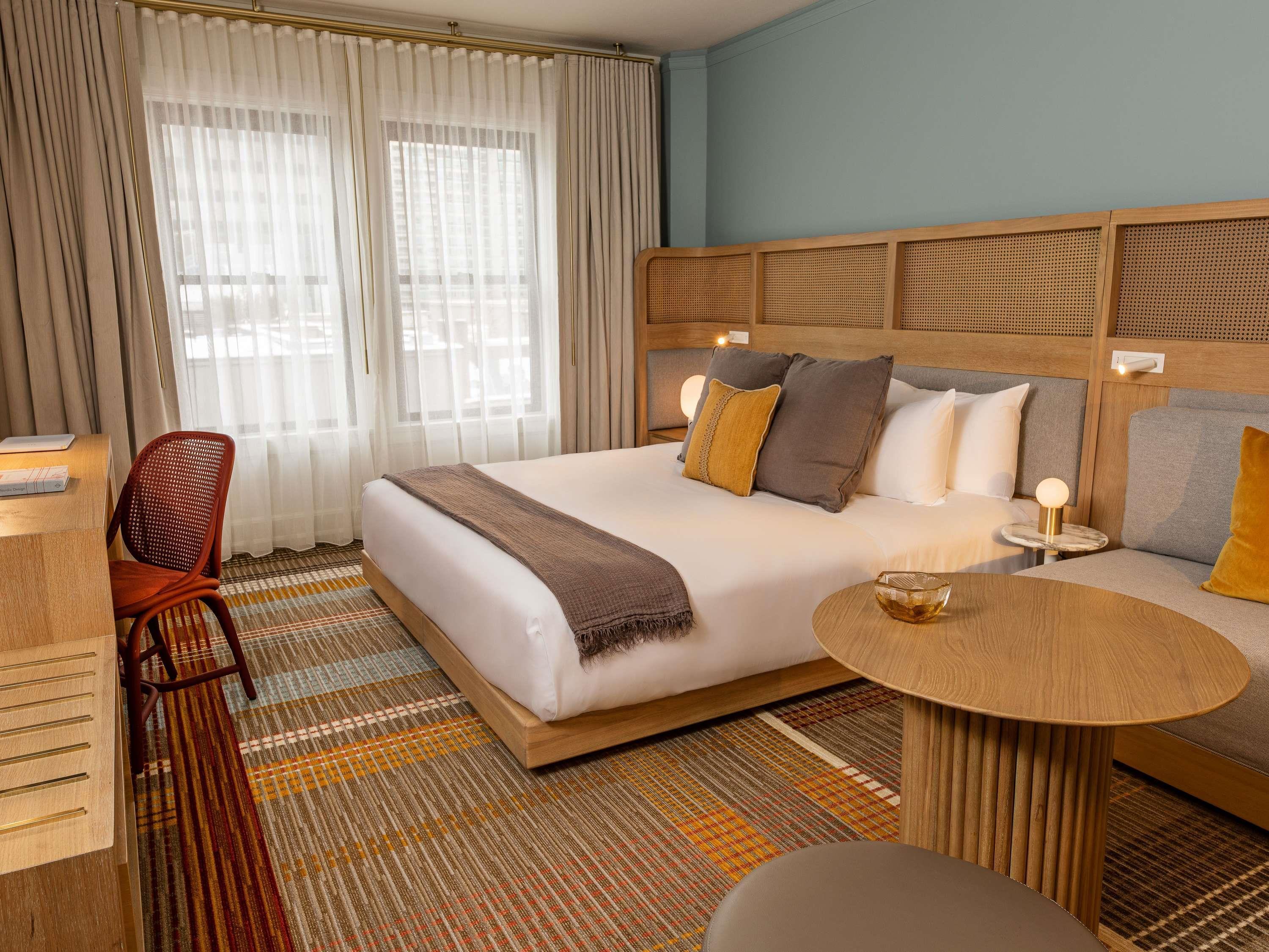 SUPERIOR, KING BED, CITY VIEW
