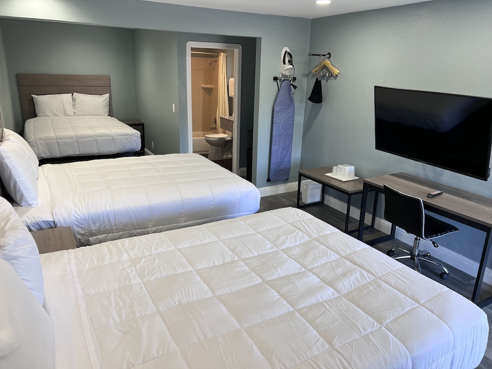 Surf City Inn And Suites 21/50