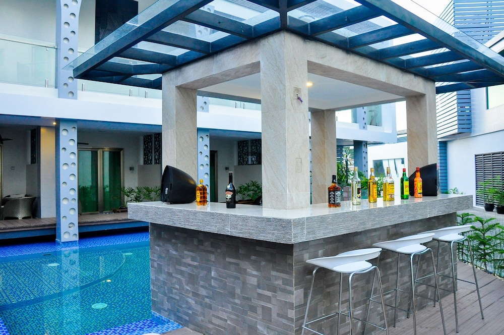 Eloisa Royal Suites 12/58