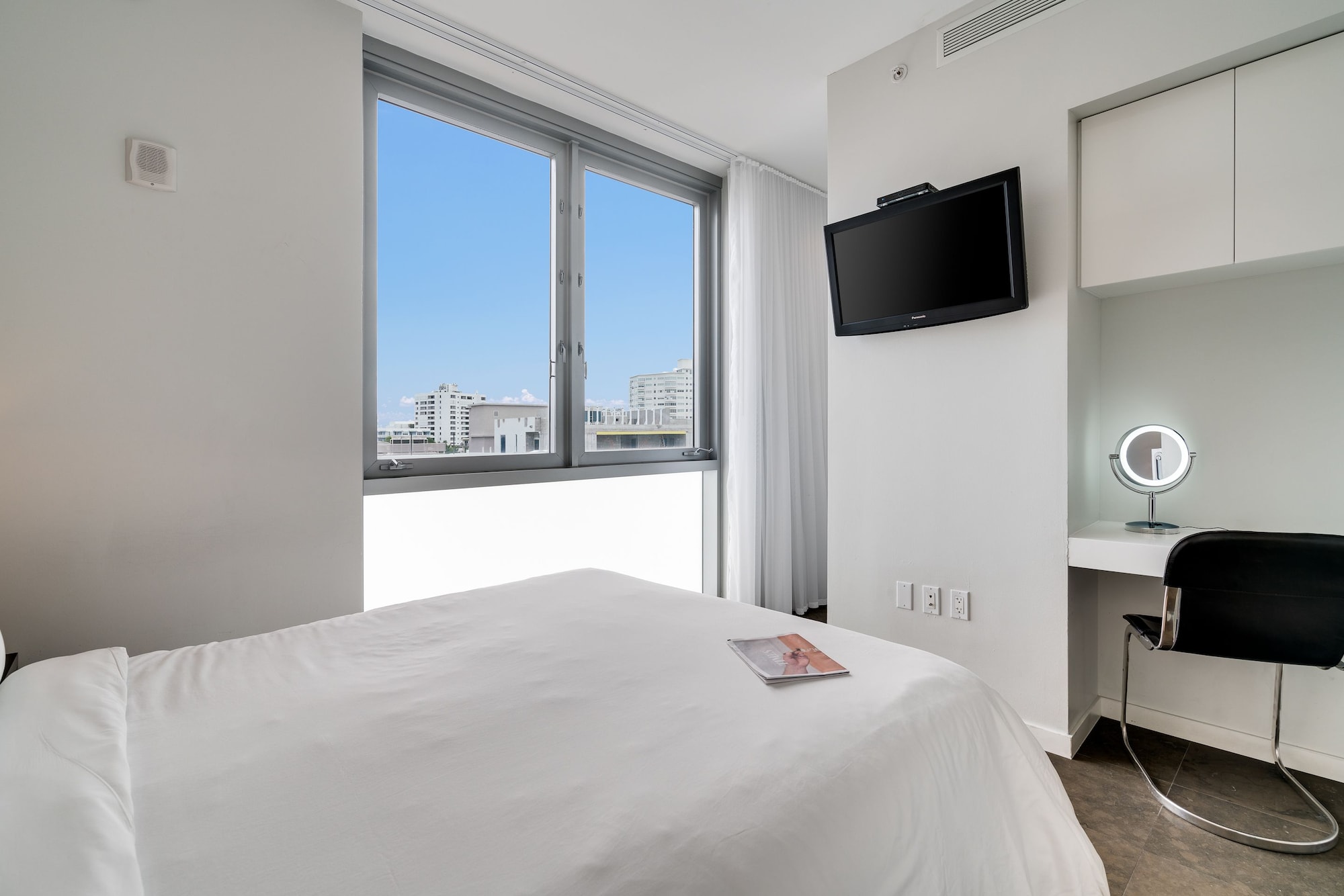 1 BEDROOM, SUITE