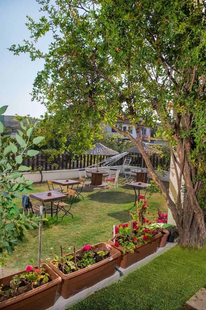 Destina Boutique Hotel 35/42