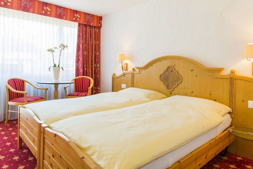ROOM, DOUBLE BED, BALCONY, SOUTH WING