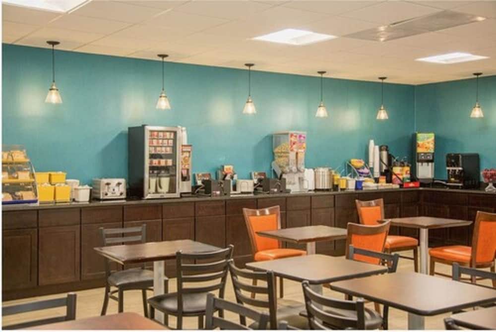 Super 8 by Wyndham Alexandria/Washington D.C. Area 10/12