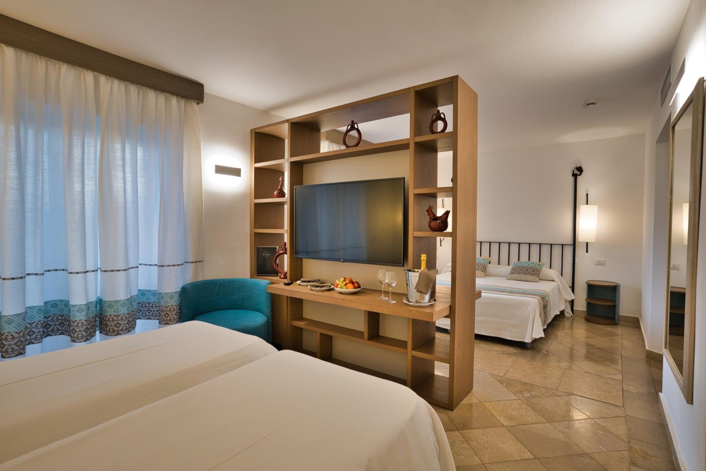 غرفة ديلوكس بسرير مزدوج أو سريرين منفصلين بإطلالة على البحر، El Faro Hotel 4/10