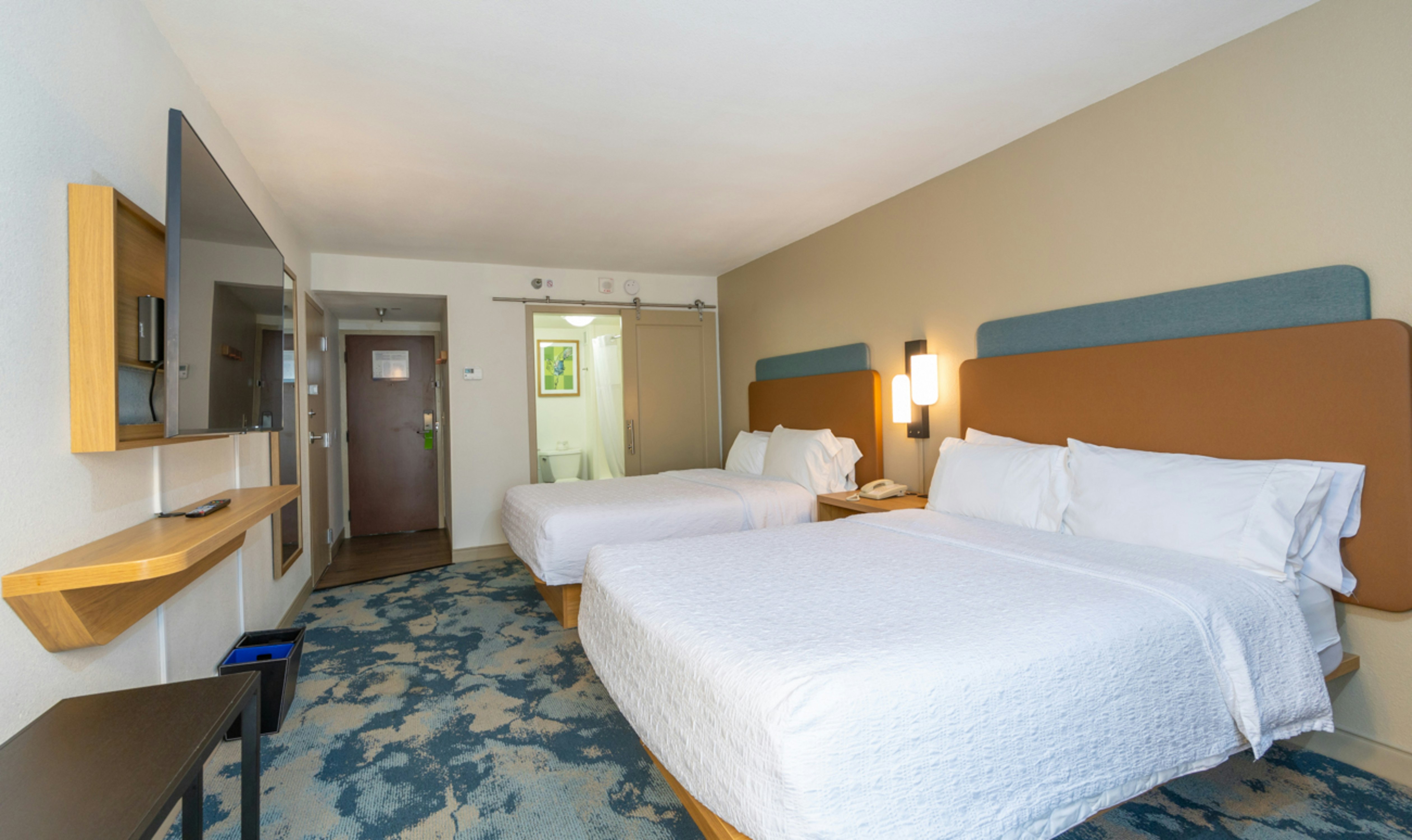 ROOM, 2 DOUBLE BEDS