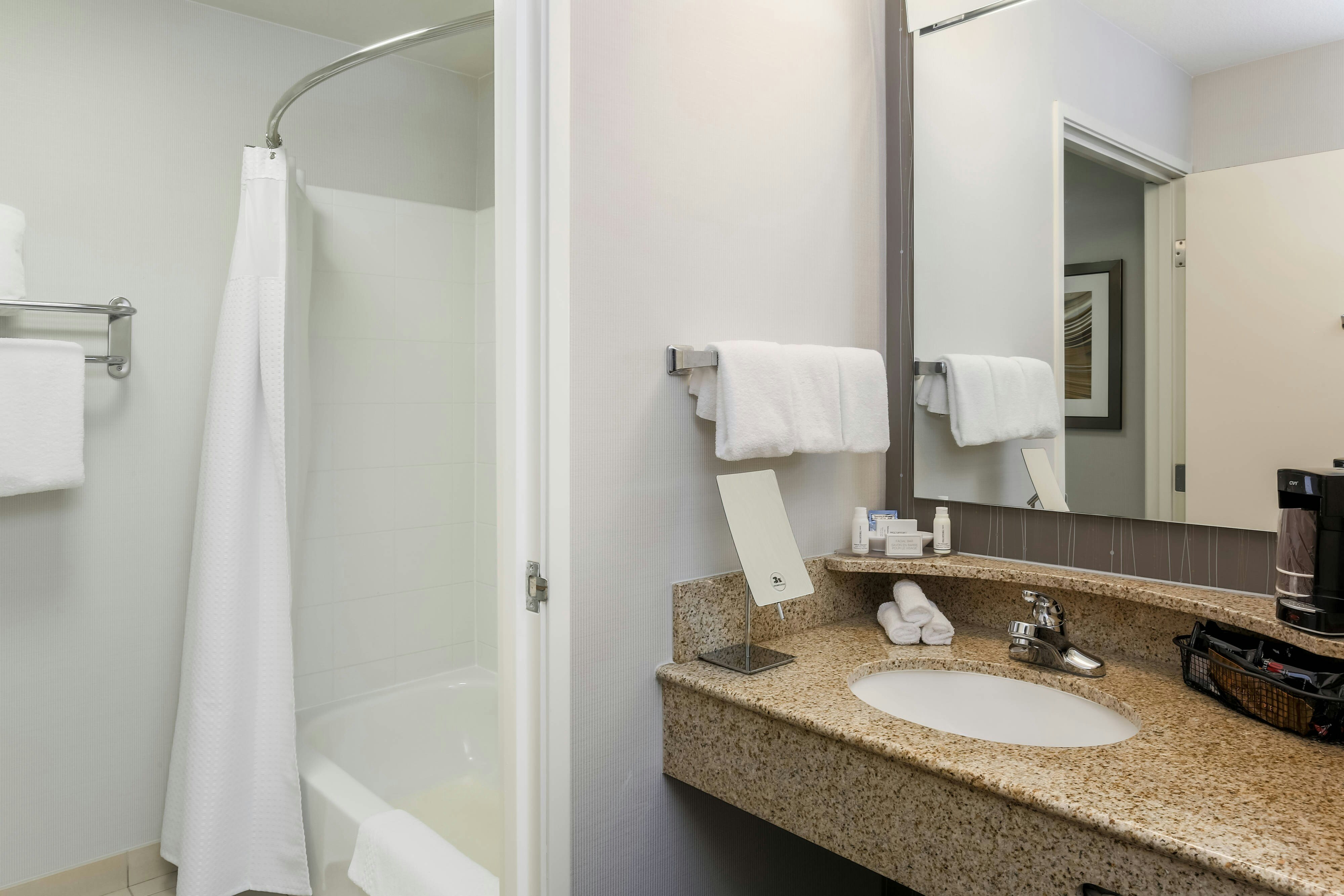 Courtyard by Marriott Roseville Galleria Mall/Creekside Ridge Drive 28/28