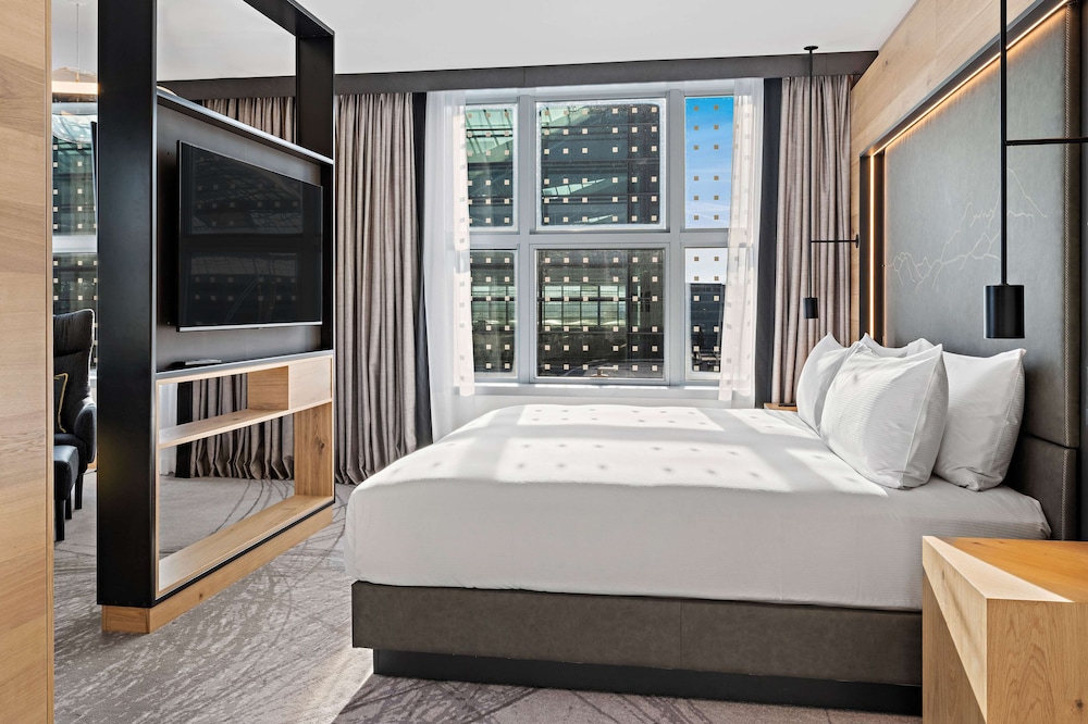 JUNIOR SUITE, KING BED