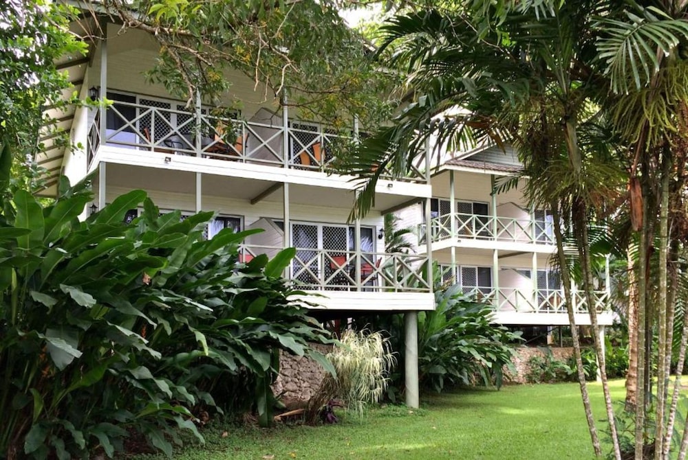 Madang Resort Hotel 46/50