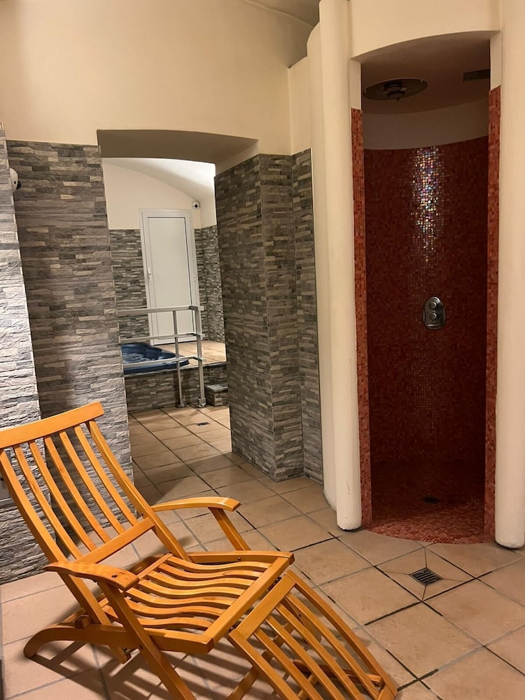 Hotel Liberty 10/70