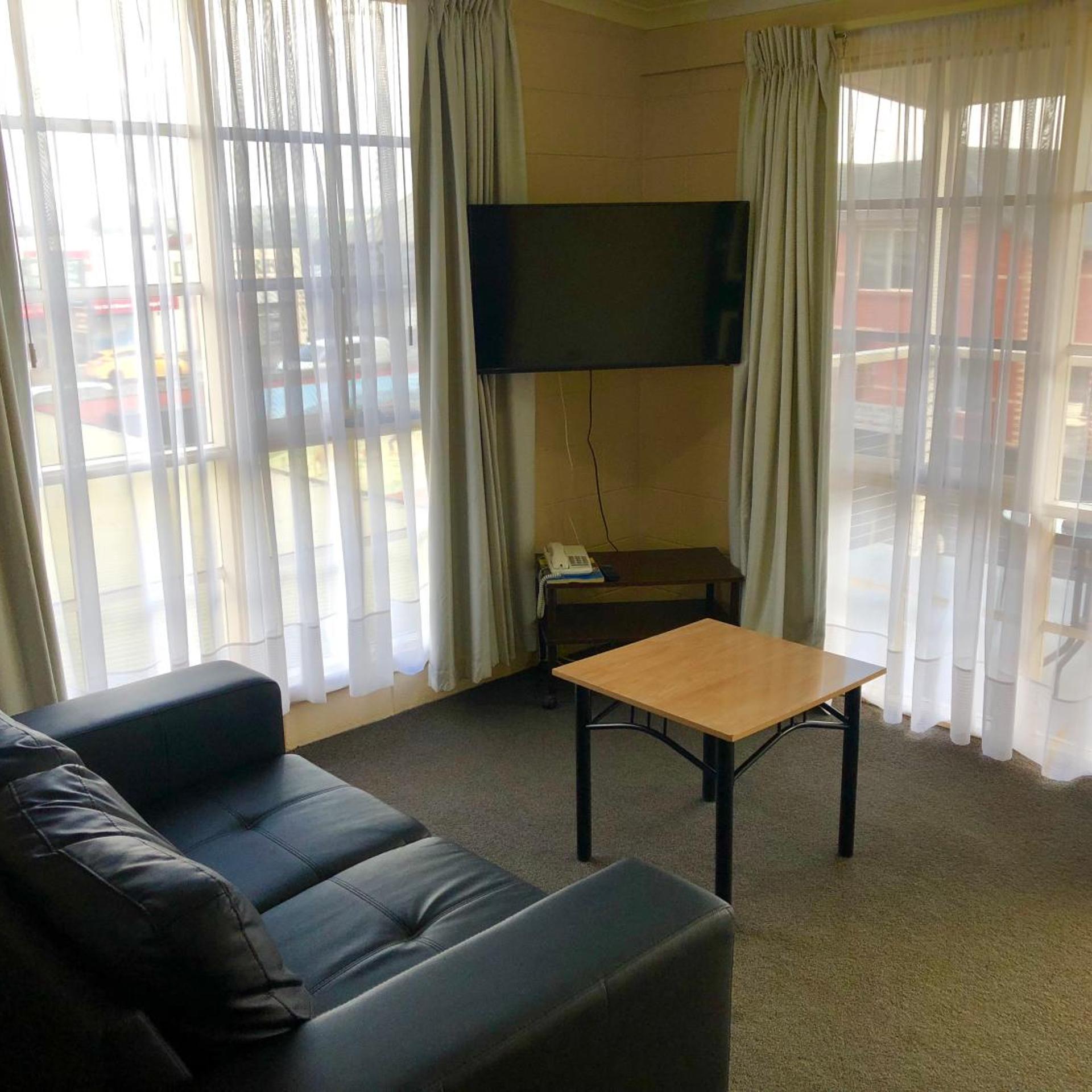 SHEFFIELD MOTOR INN 29/43