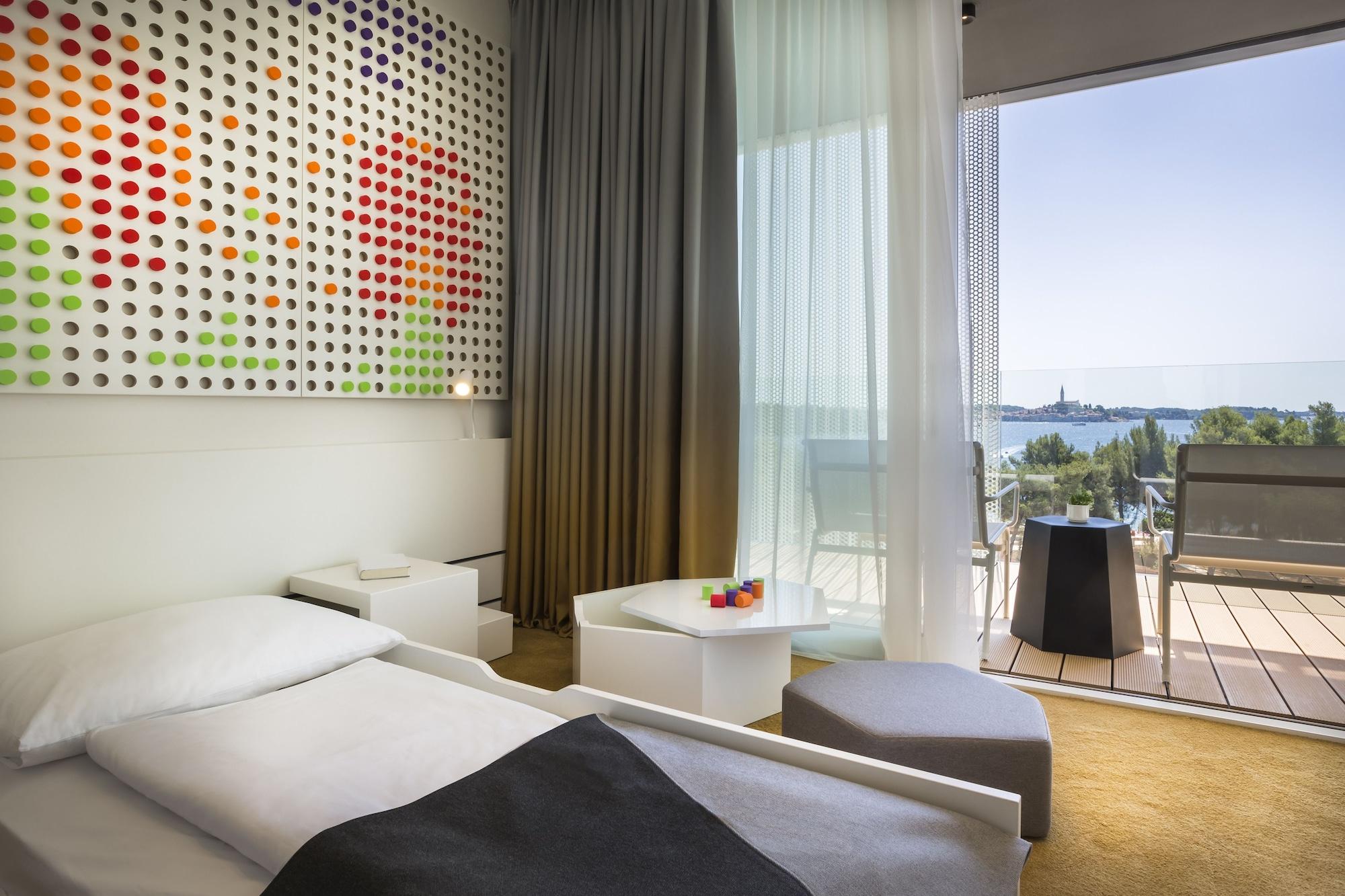 Standard, Two Extra Beds, Sea Side, Balcony