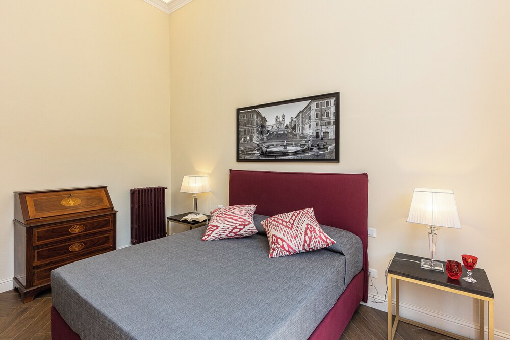 Prestigious Apartment Via Barberini 9/50