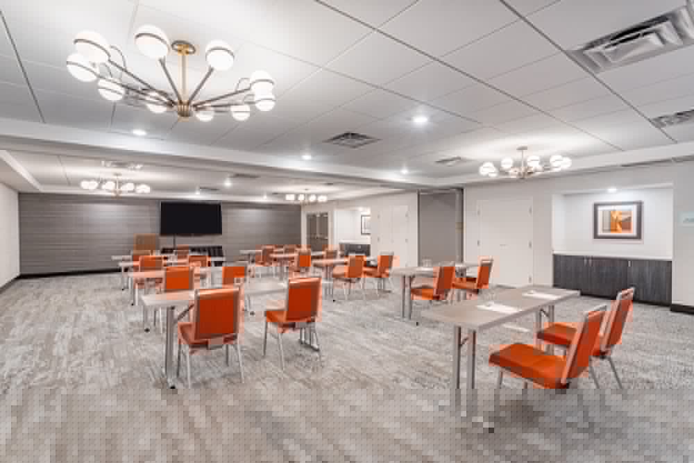 Holiday Inn Columbus an IHG Hotel (ex. Comfort Inn and Suites) 48/58