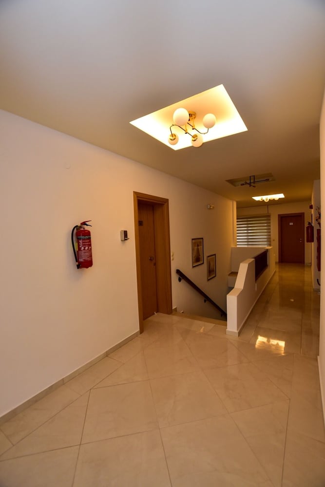 Aghas Hotel 14/60