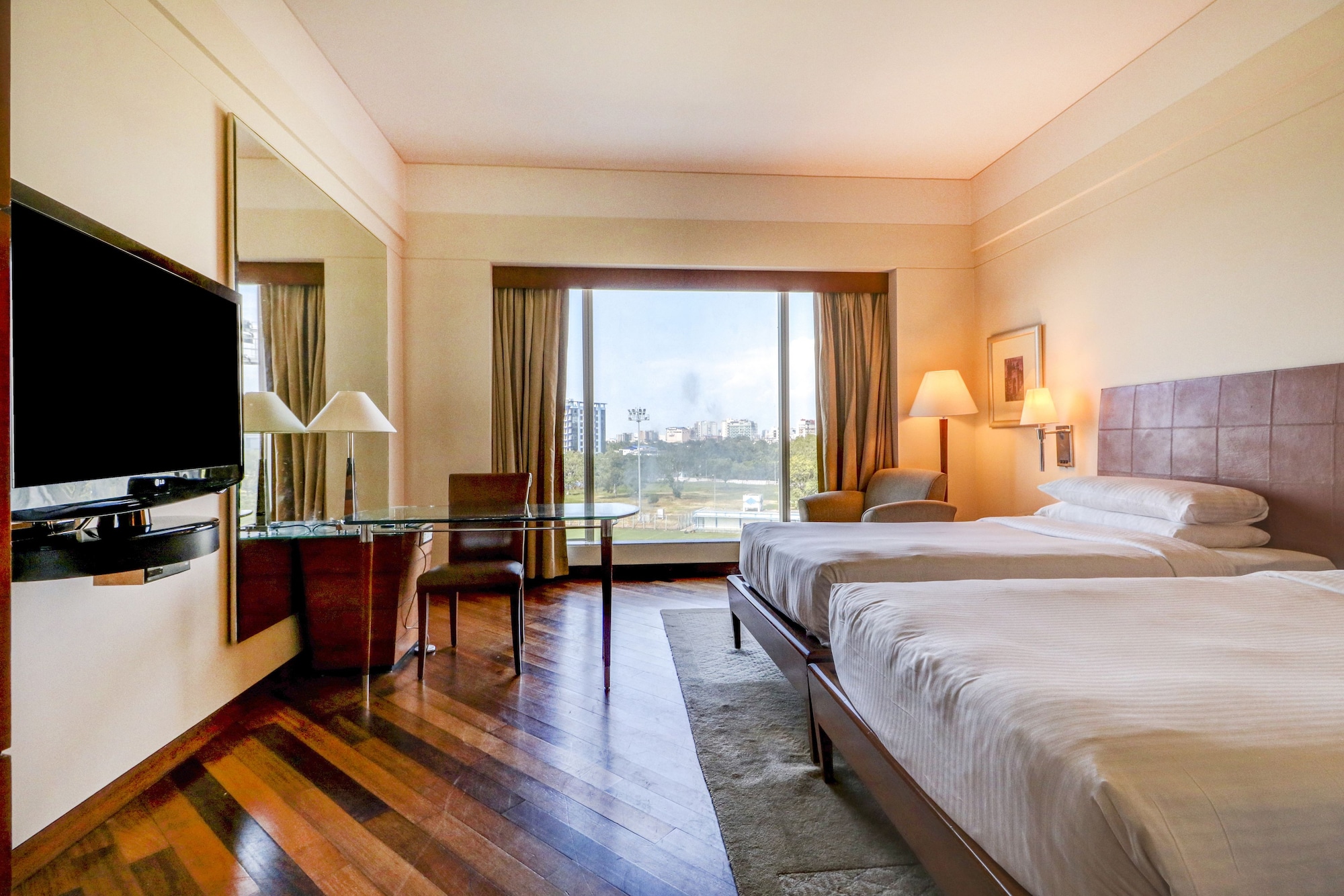 ROOM, TWIN BEDS