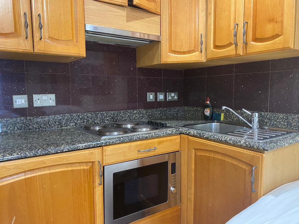 LONDON PLAZA SERVICED APARTMENTS 30/52