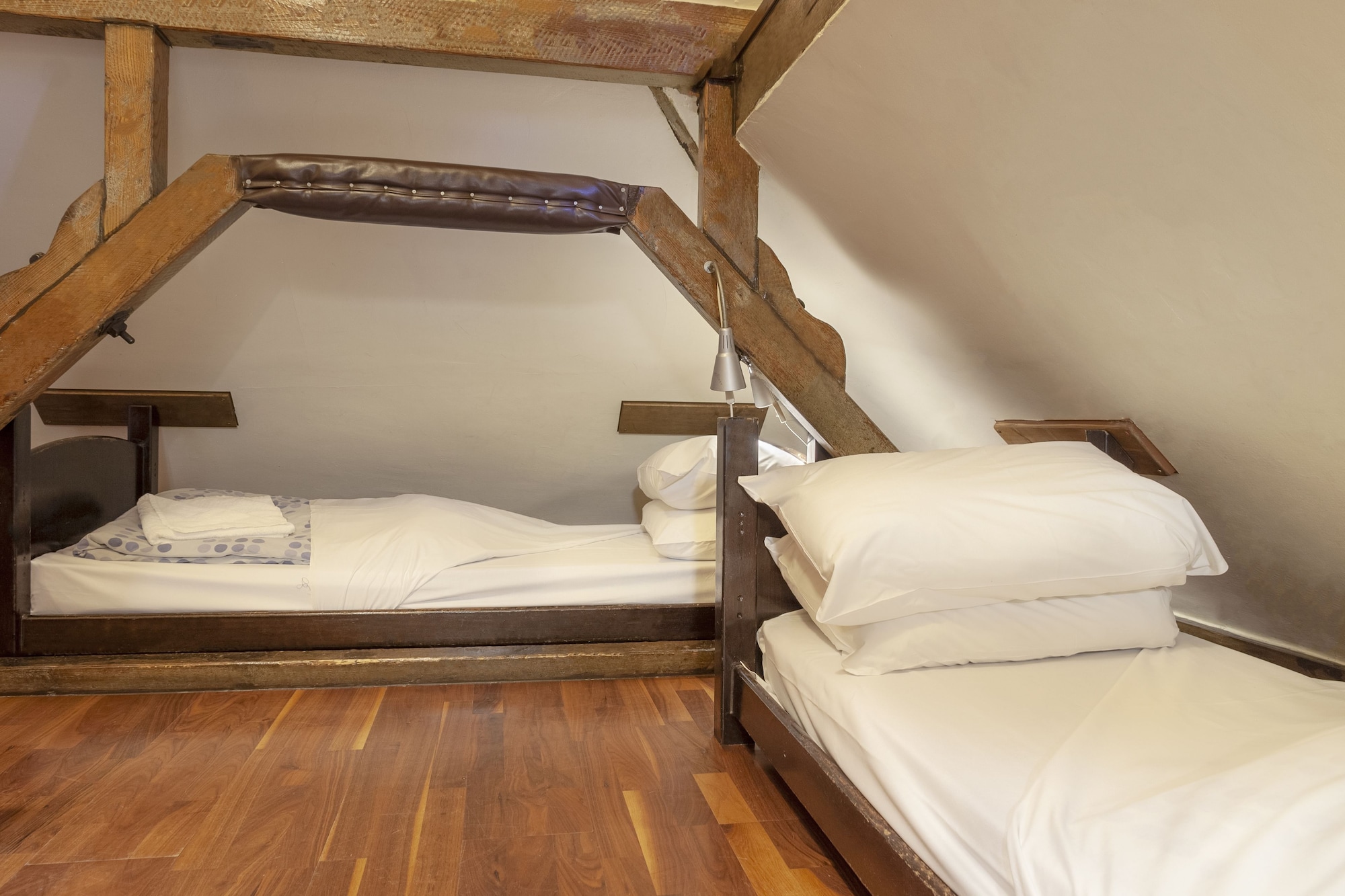 FEMALE DORM, FEMALE ONLY, 12 BEDS