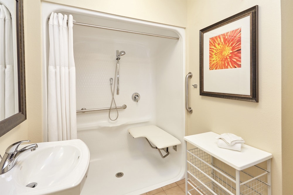 Staybridge Suites Chicago Glenview 18/58