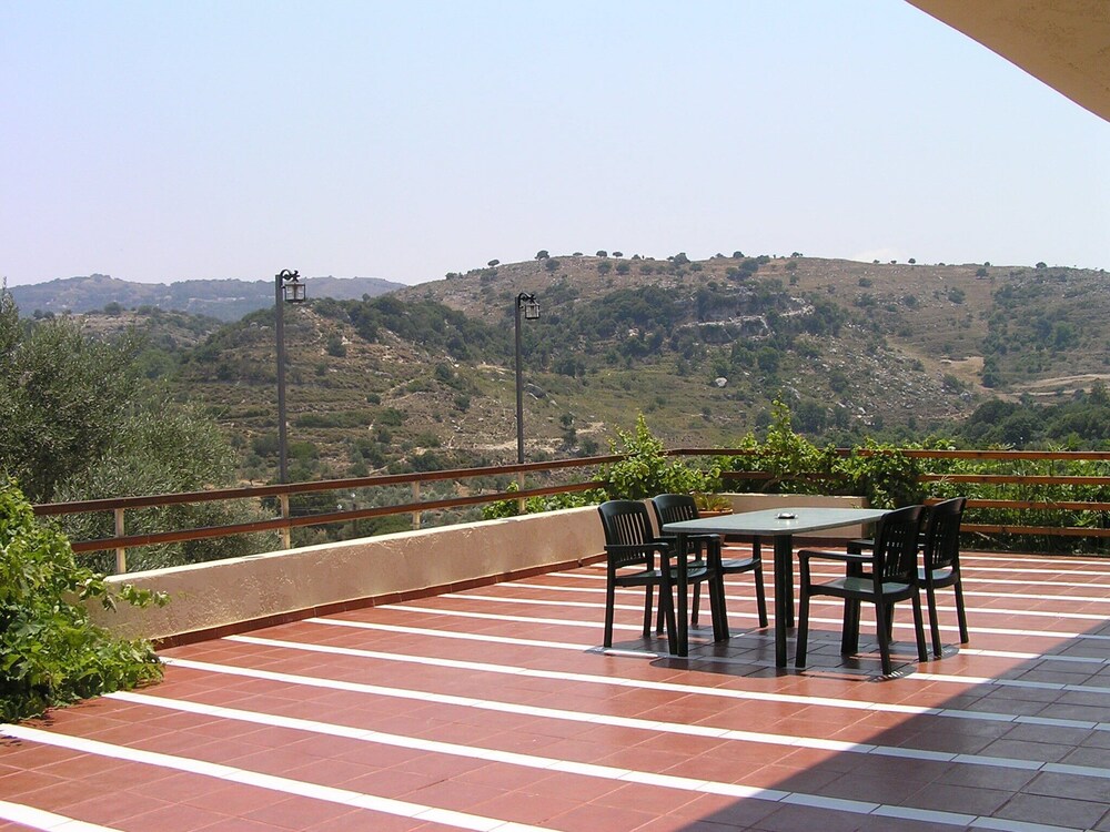 Stratos Villas 14/37