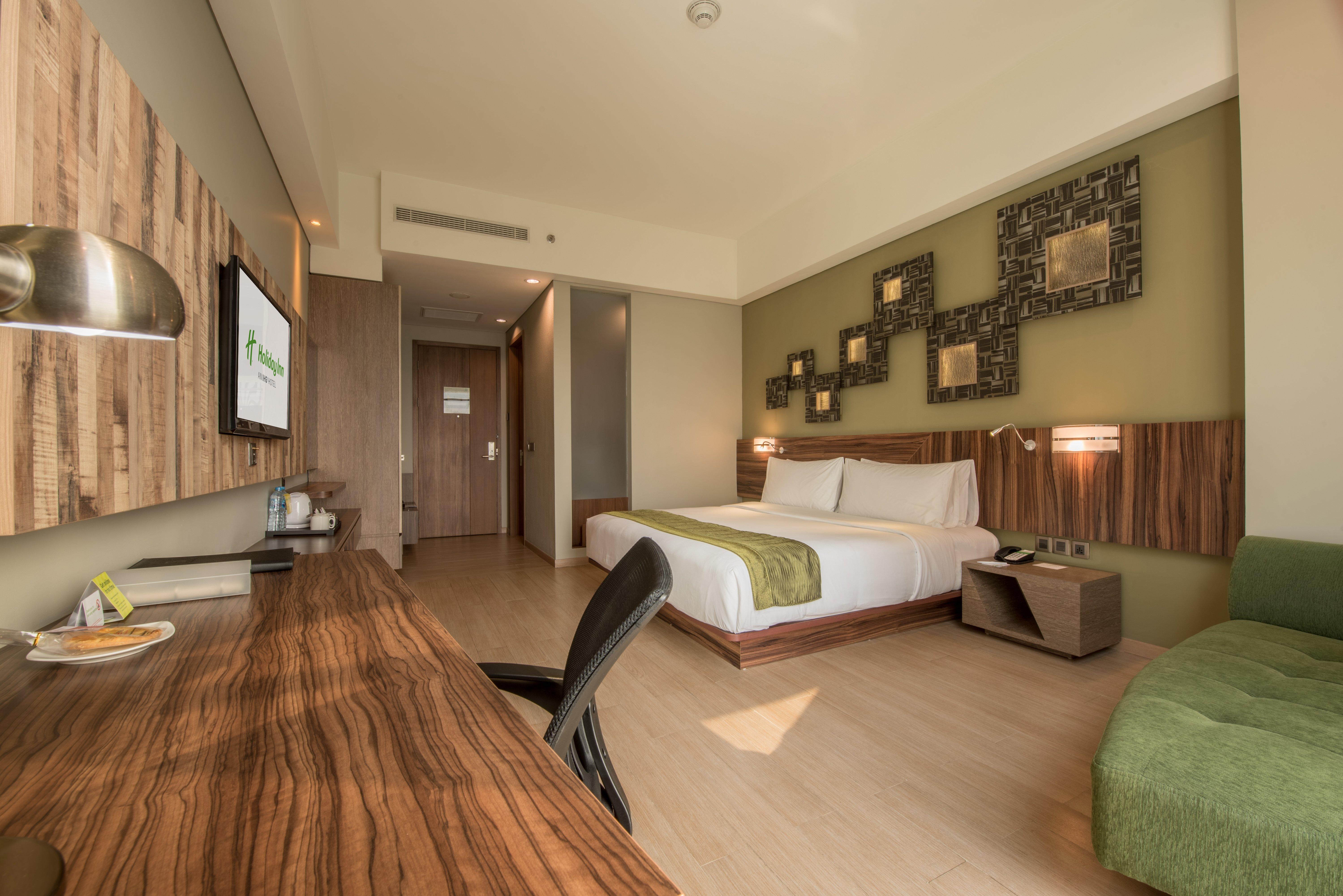 Room, Twin Beds, Pool View 9/10