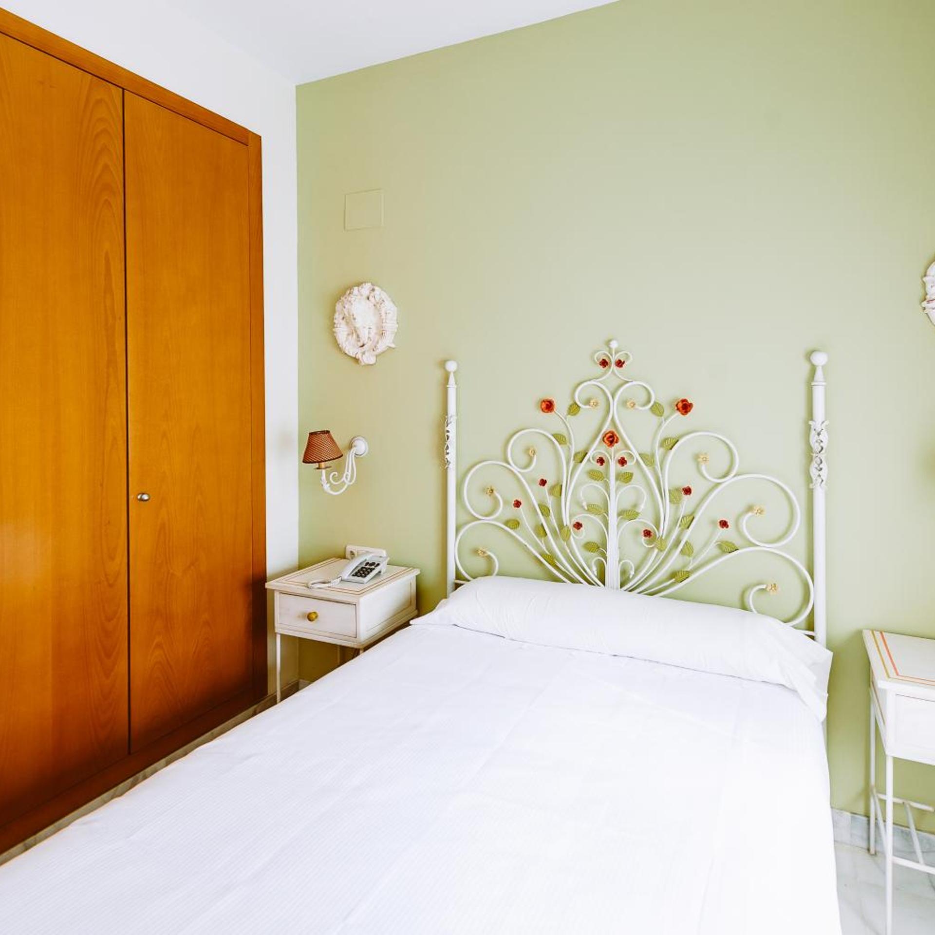 غرفة اقتصادية بسرير مزدوج، Basic Hotel Dona Manuela 2/5