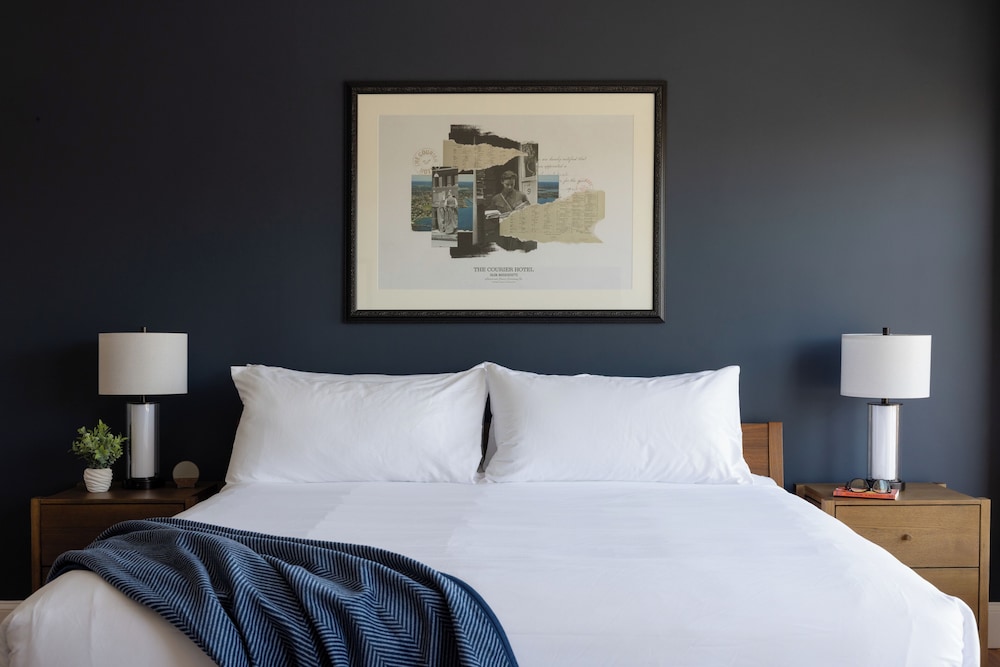 The Courier Hotel 24/50