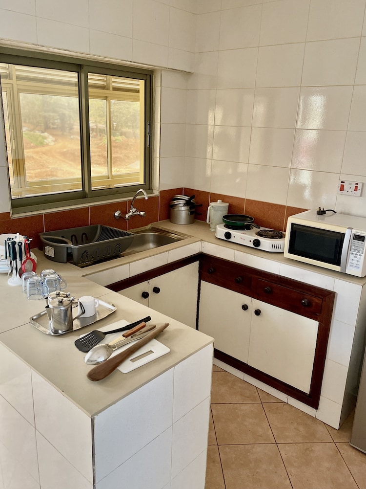 The Kenya Comfort Hotel Suites 74/78