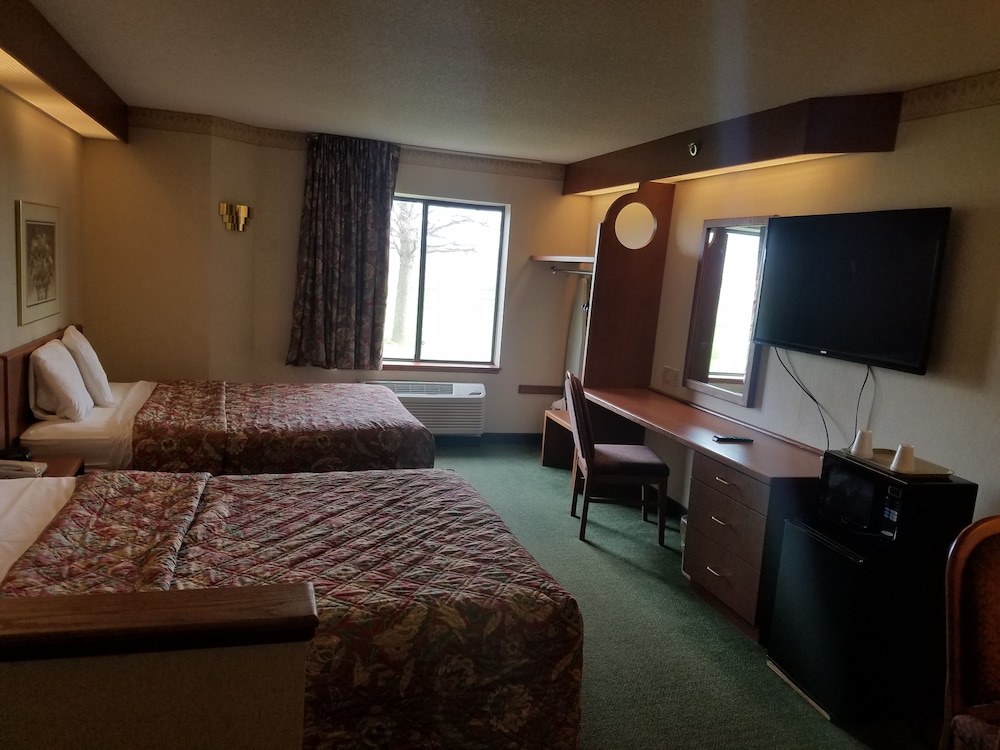 Syracuse Inn & Suites 8/22