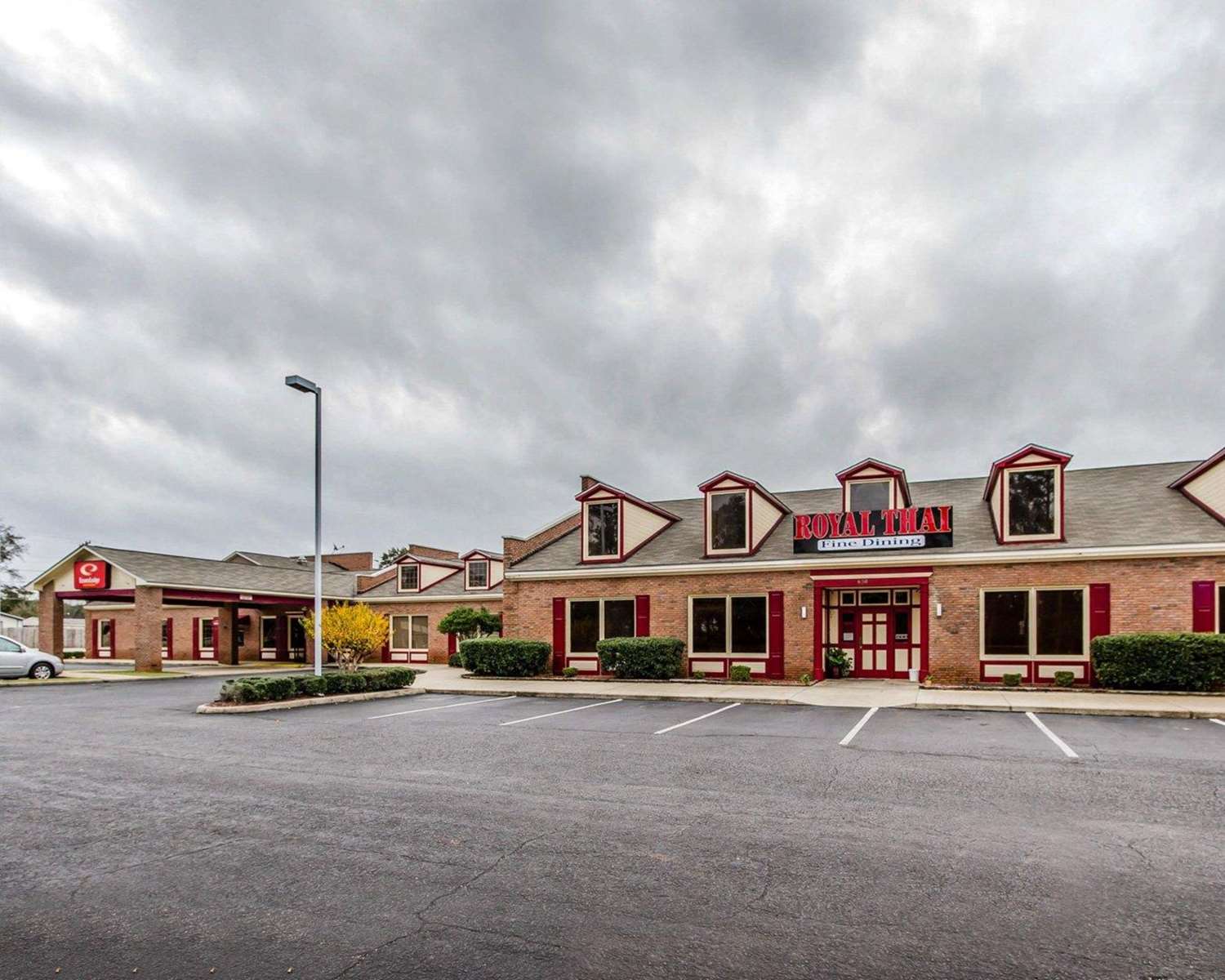 Econo Lodge Inn & Suites Enterprise, AL 2/33
