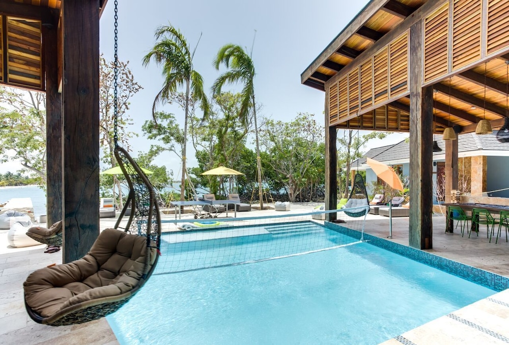The Enclave- Private Island 15/50