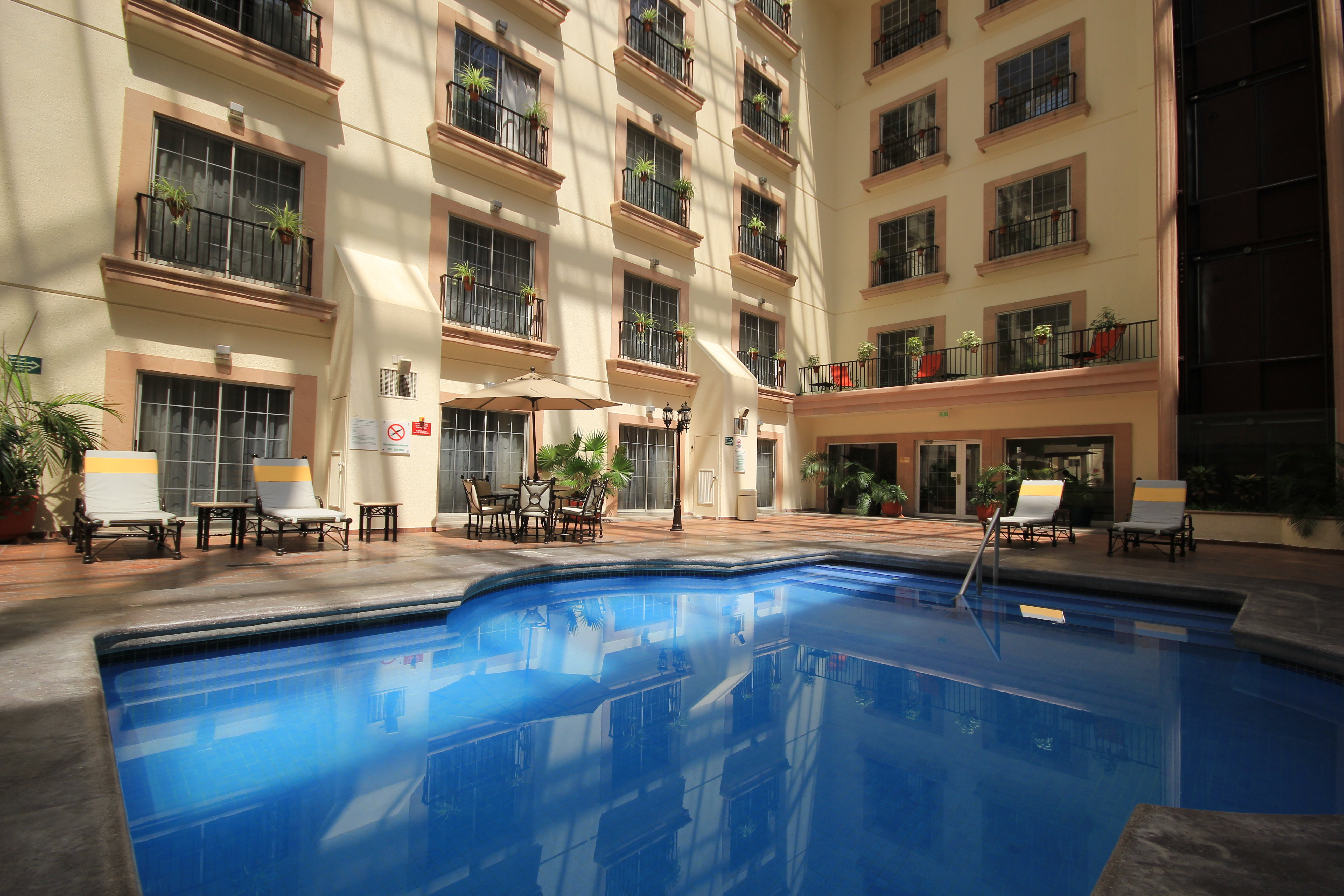 Holiday Inn Leon 5/50