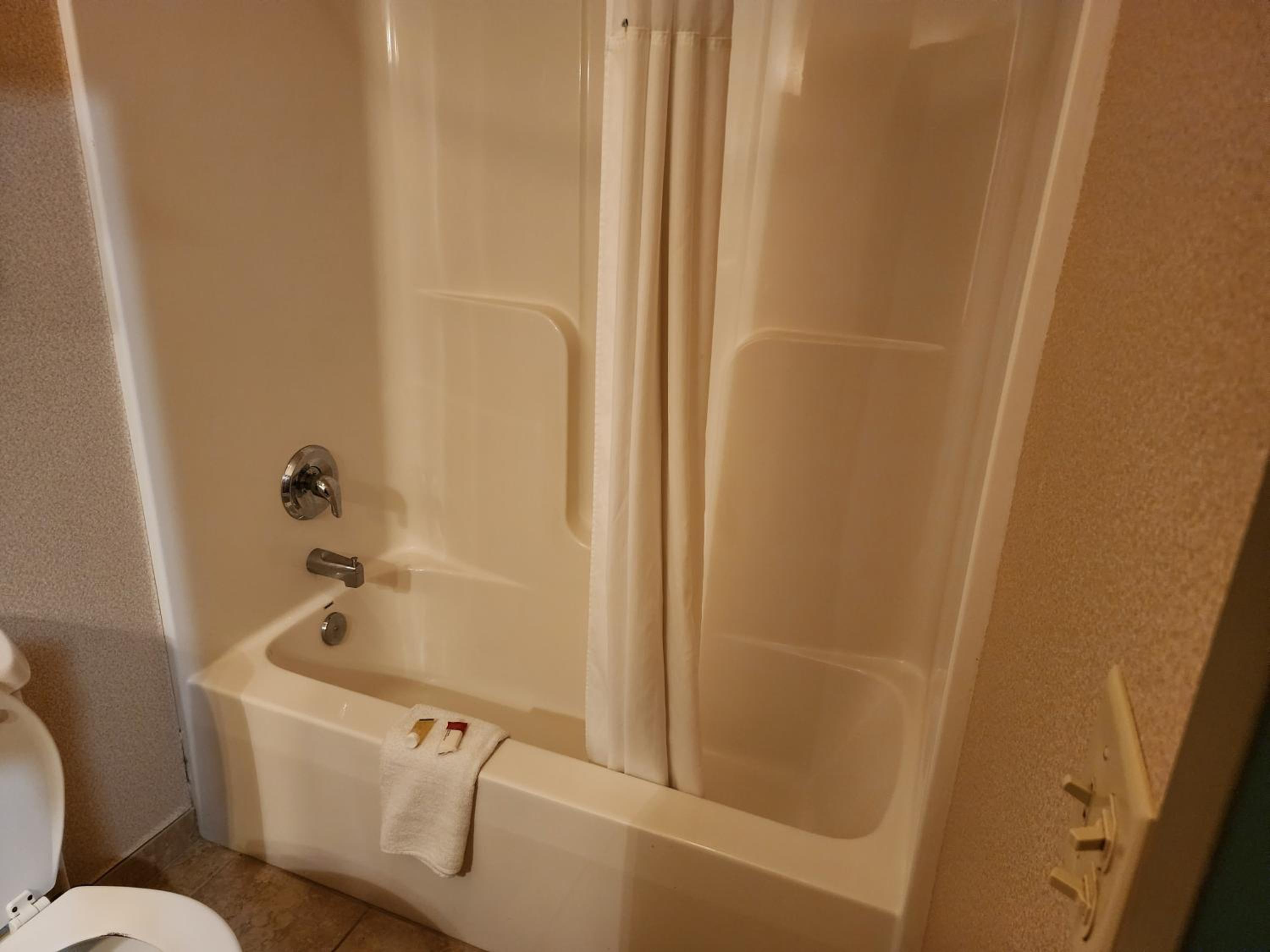جناح ديلوكس بسرير كينج، Days Inn by Wyndham Luray Shenandoah 8/8