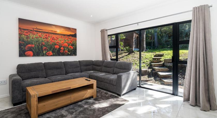 Hout Bay Gem 15/34