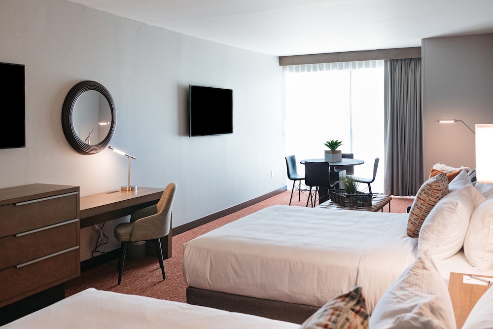 Revel Hotel Des Moines Urbandale, Tapestry Collection by Hilton 23/63