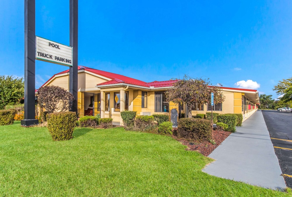 Econo Lodge Norwalk 27/28