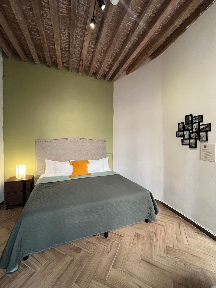 Hotel Universidad 10/50