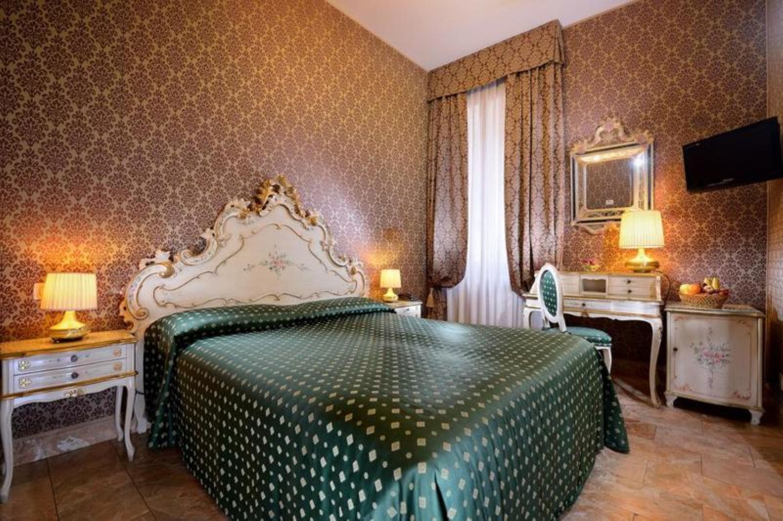 Standard, Twin Beds