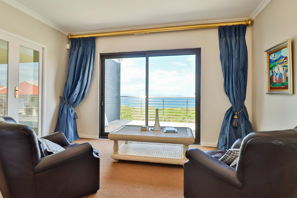 The Whale's Tale Guest House 18/40