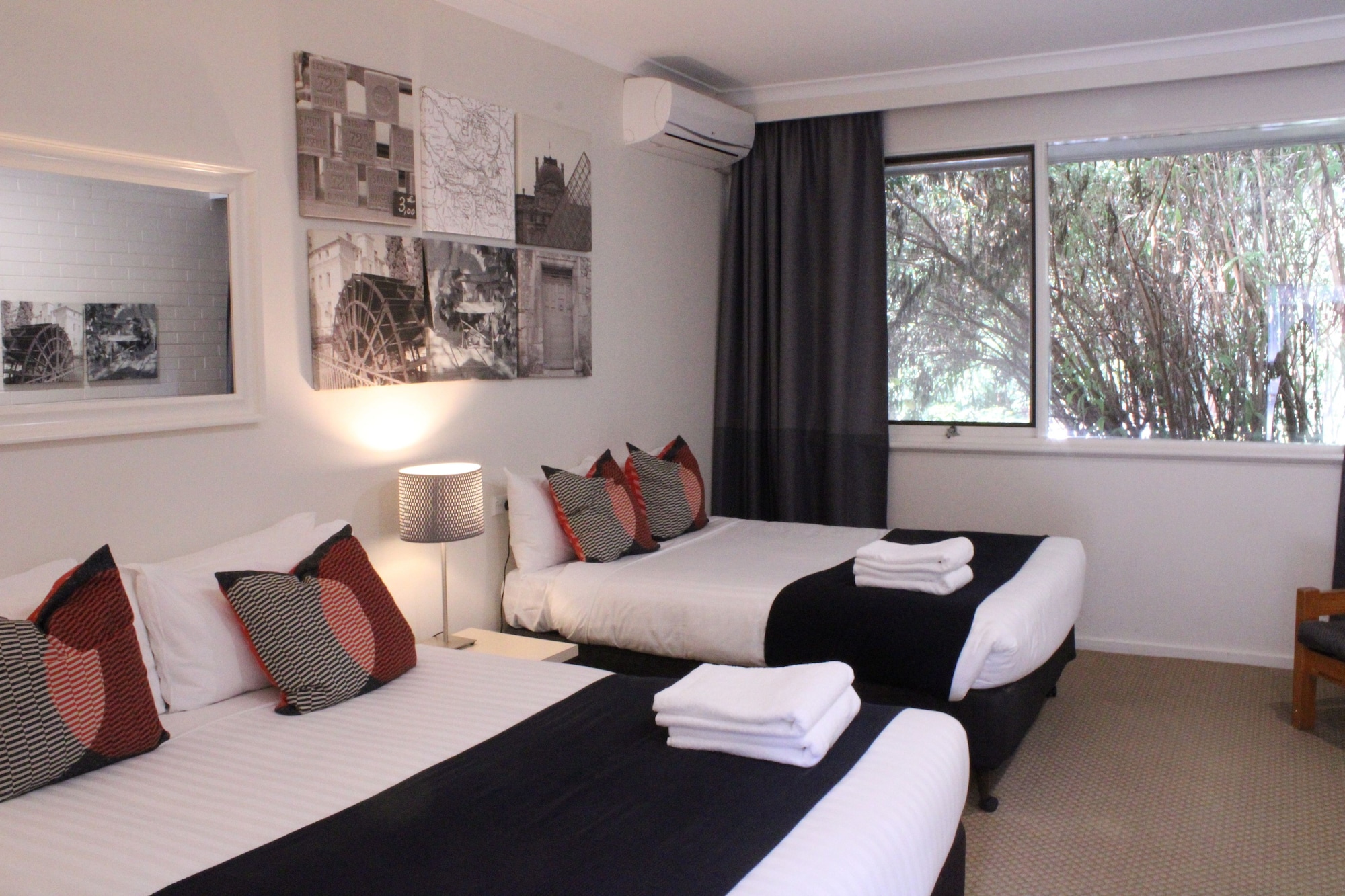 Superior, Twin Beds, 1 Queen and 1 Double Bed, PROM COUNTRY LODGE 2/3